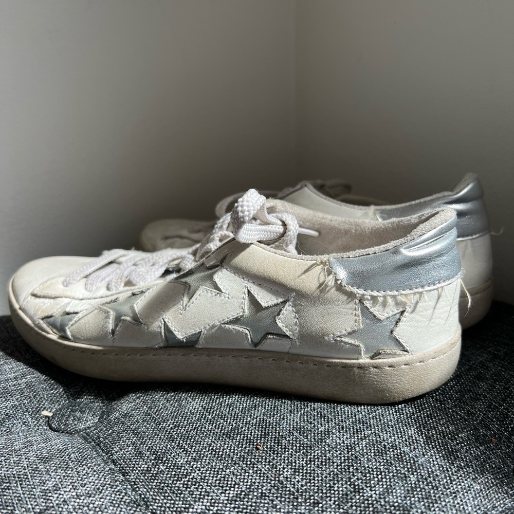 White VICTORIA sneaker with silver stars. Women 8.